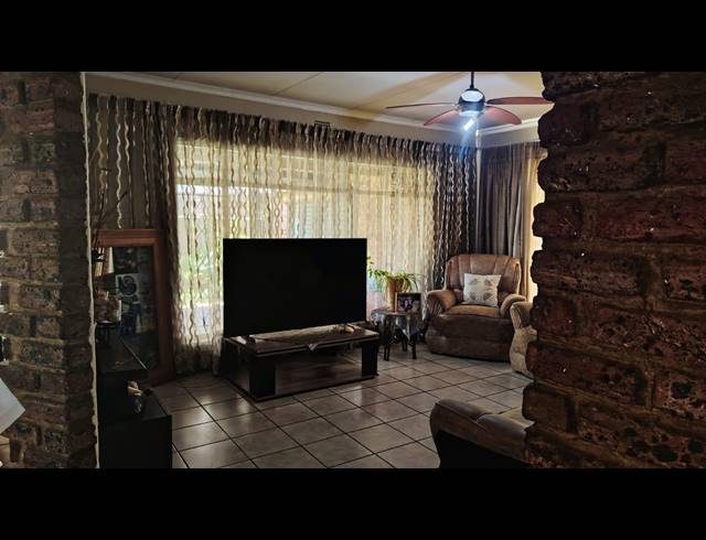 3 BEDROOM HOUSE TO LET IN VANDERBIJLPARK SE 6